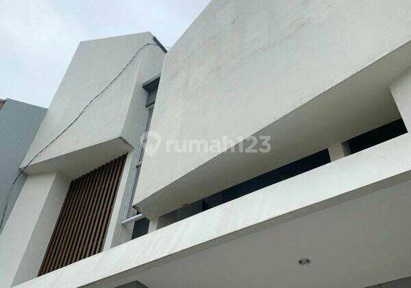 Rumah 2 Lantai Premium Siap Huni Nempel Mall The Park Depok 2