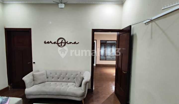 DISEWAKAN RUMAH KLASIK STRATEGIS TENGAH KOTA BANDUNG EX BUTIK 8
