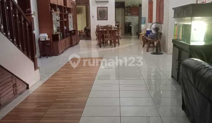 For Sale House in the Elite Area of Kemang, Jakarta