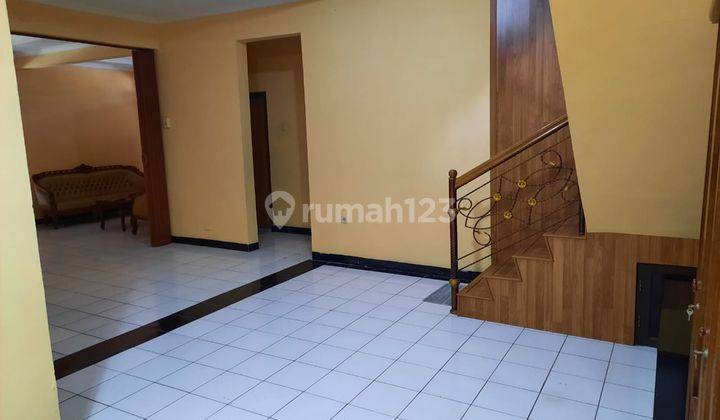 Rumah Strategis 2 Lantai Furnished Dekat Pahlawan 2