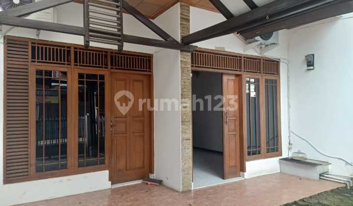 Ready-to-Occupy House in Sarijadi Area