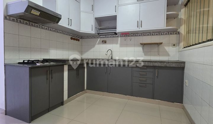 Dijual Rumah Singgasana Pradana 2