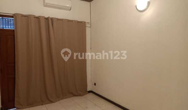 Ready-to-Occupy House in Sarijadi Area