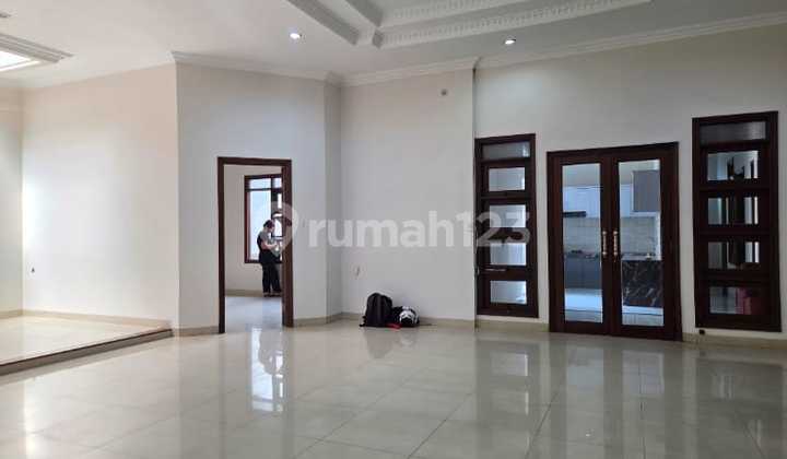 Dijual Rumah Singgasana Sangat Siap Pakai 2