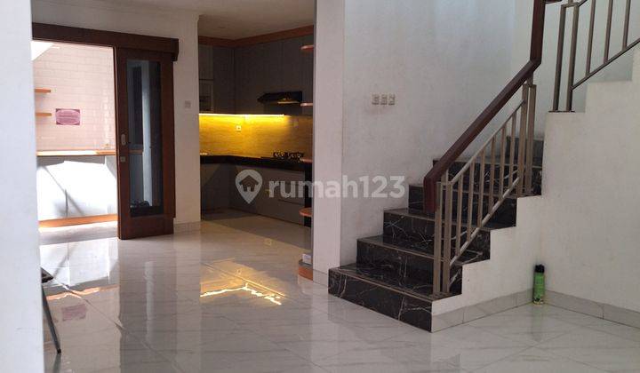 Rumah Besar Bagus Terawat Mainroad Komplek Pinus Regency 1