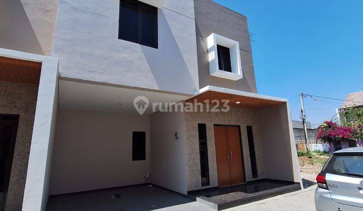 Rumah Baru Cantik Modern Minimalis di Jalan Bukit Sariwangi 1