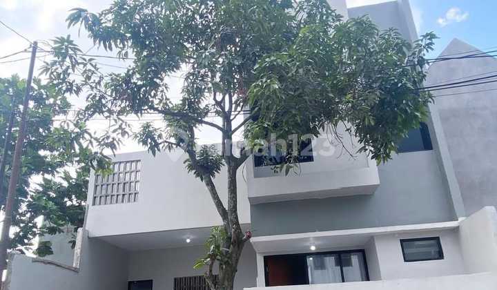 Rumah Modern Minimalis di Komplek Arcamanik Bandung