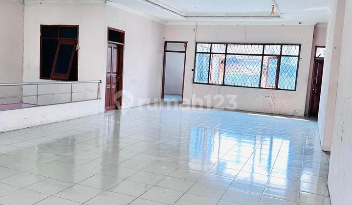 Strategic 2-Story House in the City Center, Muara Bandung Complex. Strategic 2-Story House in the City Center, Muara Bandung Complex.