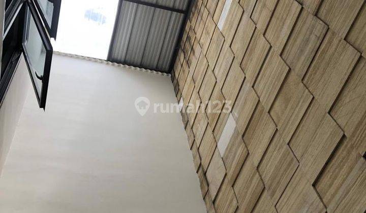 Rumah Strategis Minimalis Terawat di Cipedes, Bandung 6