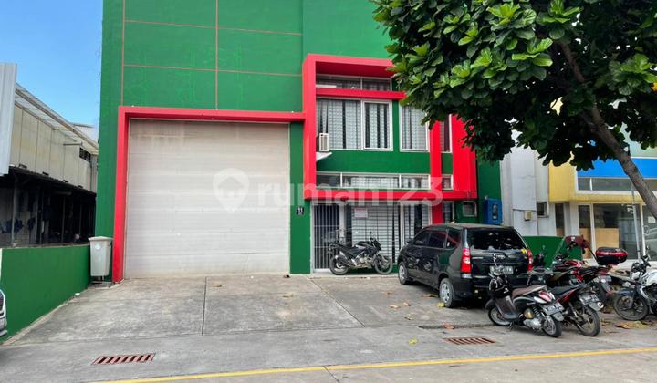 Gudang Terawat di Biz Park, Bandung 1
