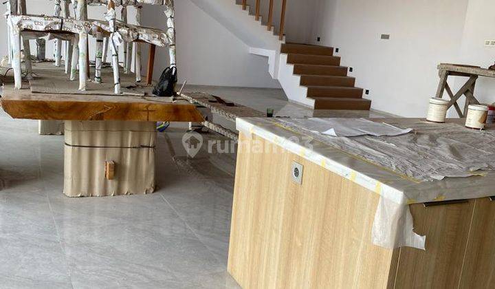 Rumah Mewah Lux Baru Kolam Renang Furnish di Setra Duta 9