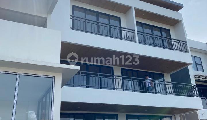 Rumah Mewah Lux Baru Kolam Renang Furnish di Setra Duta 11