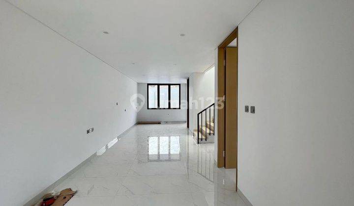 Rumah Kembar 2 Unit Kolam Renang di Setiabudi Regency 3