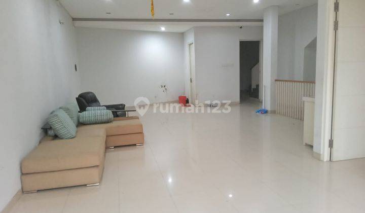 Dijual Ruko Strategis 3 Lantai View Transmart di Jalan Laswi 1