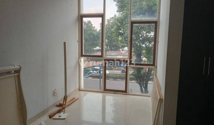 Dijual Ruko Strategis 3 Lantai View Transmart di Jalan Laswi 15