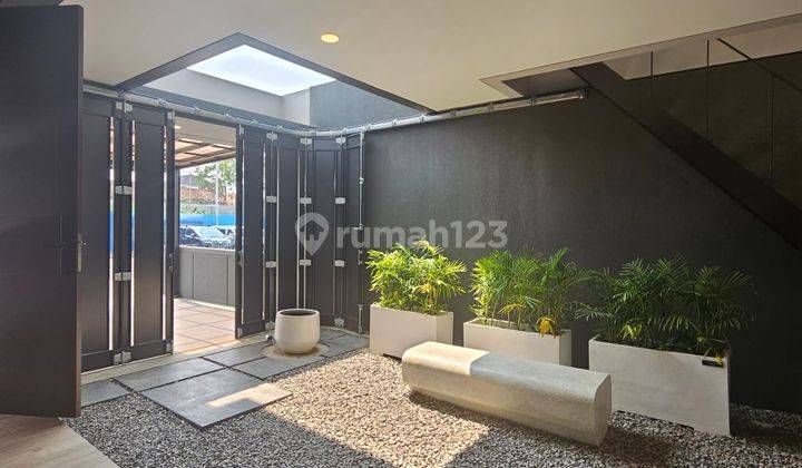 Dijual Rumah Viral Banget Furnish Kolam Renang di Kota Baru 2