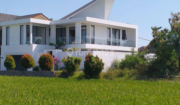 For sale, 2-storey luxury villa with rice field and sunset views in Seminyak 1