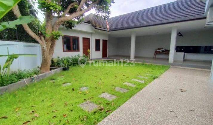 For sale, beautiful 2-storey swimming pool villa in the Nusa Dua area. 2