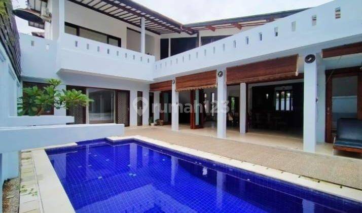 For sale, beautiful 2-storey swimming pool villa in the Nusa Dua area. 1