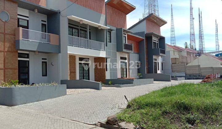 Dijual Rumah Villa Nyaman 2 Lantai di Sayap Cimahi 1