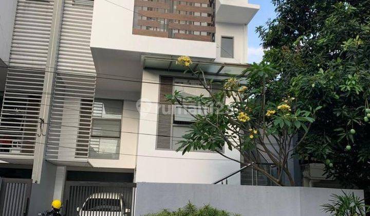 Dijual Rumah Lux Modern Siap Huni di Kawasan Ramai Cihapit 1