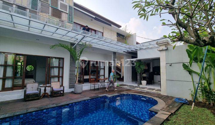 Rumah Villa Mewah Siap Huni di Jimbaran Bali 1