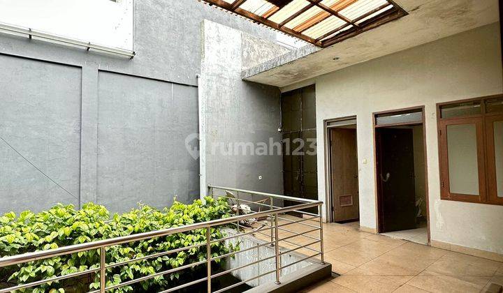 Rumah Cantik Minimalis Terawat di Singgasana Pradana 1