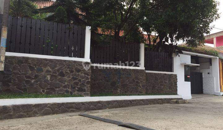 Rumah Besar Luas Ada Kolam Renang di Cibaligo Permai Raya 2