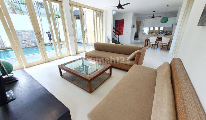 Rumah Villa Cantik Mewah Siap Pakai di Canggu 1