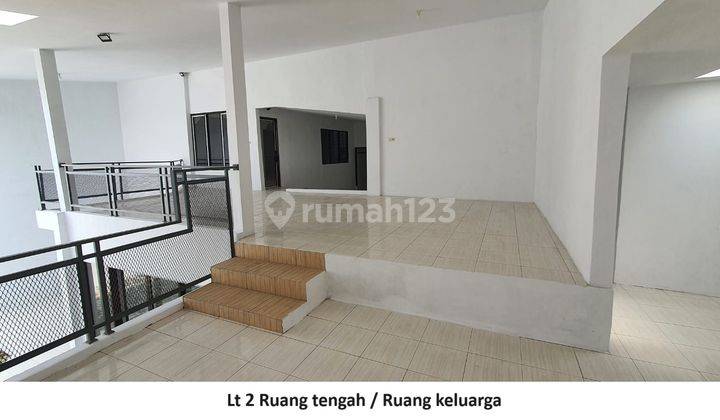 Rumah Besar Cantik Strategis Hitung Tanah di Caringin Raya 1