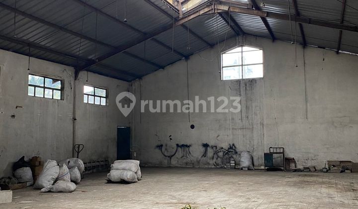 Rumah + Gudang di Jl. Cibuntu Luas di Bandung