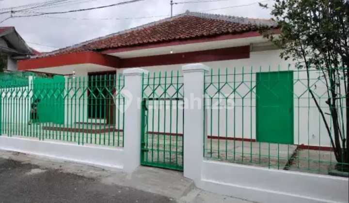 Large House Suitable for Business in North Karasak, Bandung