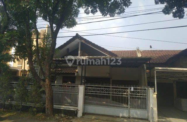 Rumah Asri Siap Huni Dalam Komplek di Batununggal Indah 1