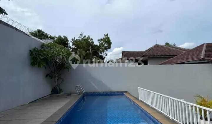 Luxury House with Private Pool in Setiabudi Regency Bandung 2