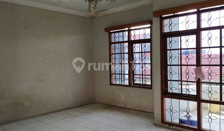 Rumah 2 Lantai di Taman Kopo Indah 2 Patung Kuda