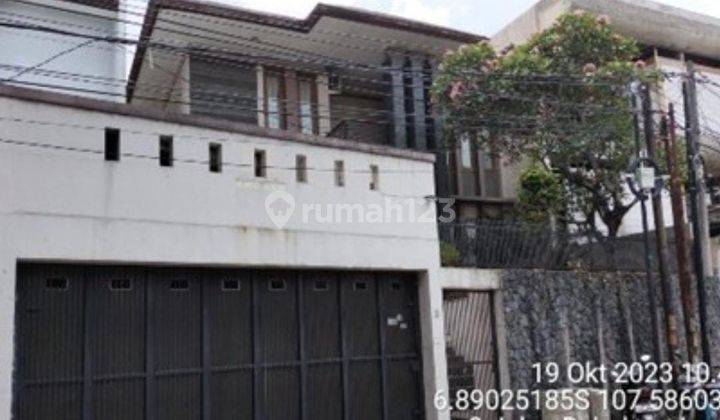 Rumah Cantik Minimalis Terawat di Jalan Babakan Jeruk 3 1