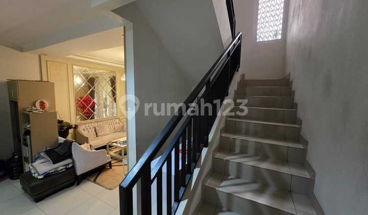 Strategic Ready-to-Occupy Furnished House in Amanda Summarecon 2