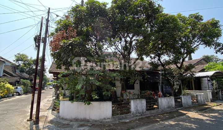 Rumah Klasik 2 Lantai di Kopo Permai Bandung 1