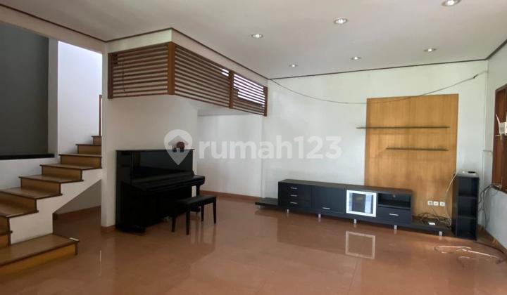 Rumah Mewah Siap Huni di Setraduta Bandung