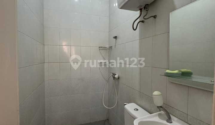 Rumah Minimalis Nyaman di Taman Holis Indah 2 2