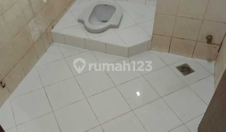 Strategic 3-Storey Shophouse in Pasirkaliki Bandung 2