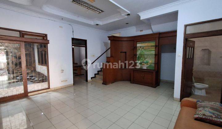 Rumah Besar Cocok Kantor Siap Pakai Dalam Cluster di Batununggal 2