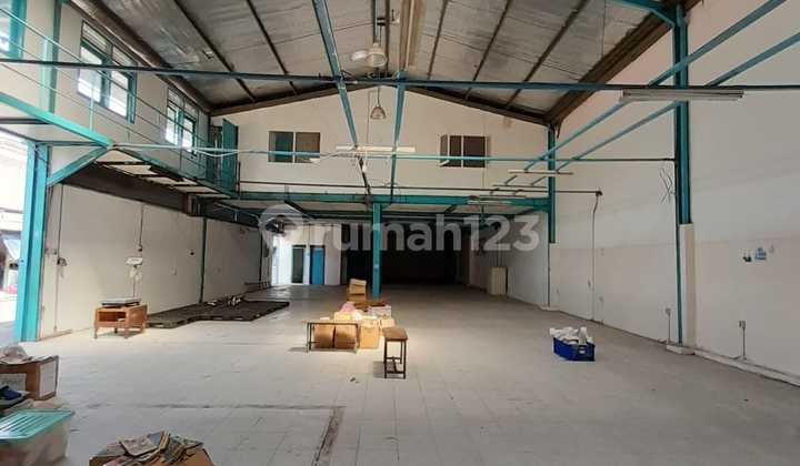 Ready-to-Use Strategic Warehouse on Jend Sudirman Street, Bandung Ready-to-Use Strategic Warehouse on Jend Sudirman Street, Bandung