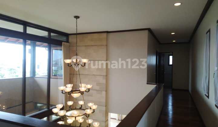 Rumah Mewah Area Luas di Setiabudi Regency Bandung 2