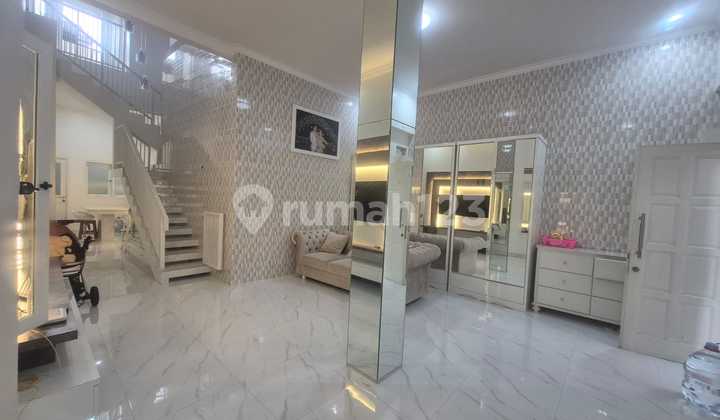 Rumah Lux Strategis Selangkah Ke  Pasar Baru Kota Bandung 