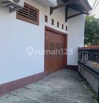 Rumah 2 Lantai di Tebet Barat Lokasi Srategis Muat 4 Mobil  2