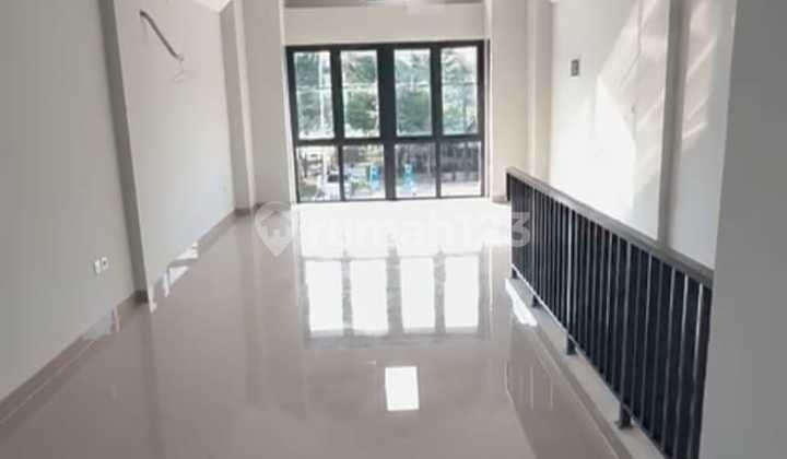 For rent: Citra 8 Shop House, Sunset Avenue. Excellent and strategic location. 2