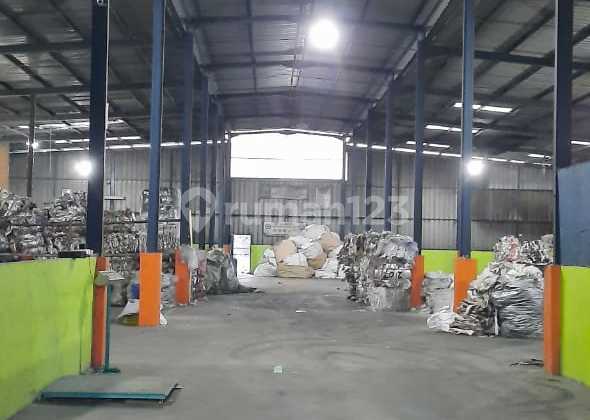 Dijual Cepat Murahh*

Pabrik plastik Cimanggis Depok
msh beroperasi

- LT 3430
- LB 1800
- PLN 550.000 watt
- Akses kontainer
- SHM
-dekat lap Golf Emeralda
- podomoro golf
-Tol Jagorawi  km 19
- 5 menit ke tol cimanggis
- Strategis 1