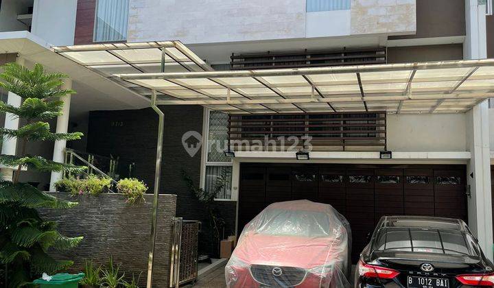 Rumah 2,5 Lantai Full Renovasi Lokasi Strategis Dekat Fasilitas Umum di Jakarta Barat 1