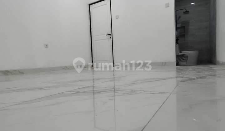 Dijual Rugi Rumah Brand New 3 Lantai di Taman Palem Lestari 2